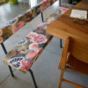 banc vintage retapisse d'un tissu jungle